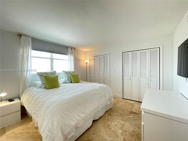 Building Photo - 605 Ocean Dr