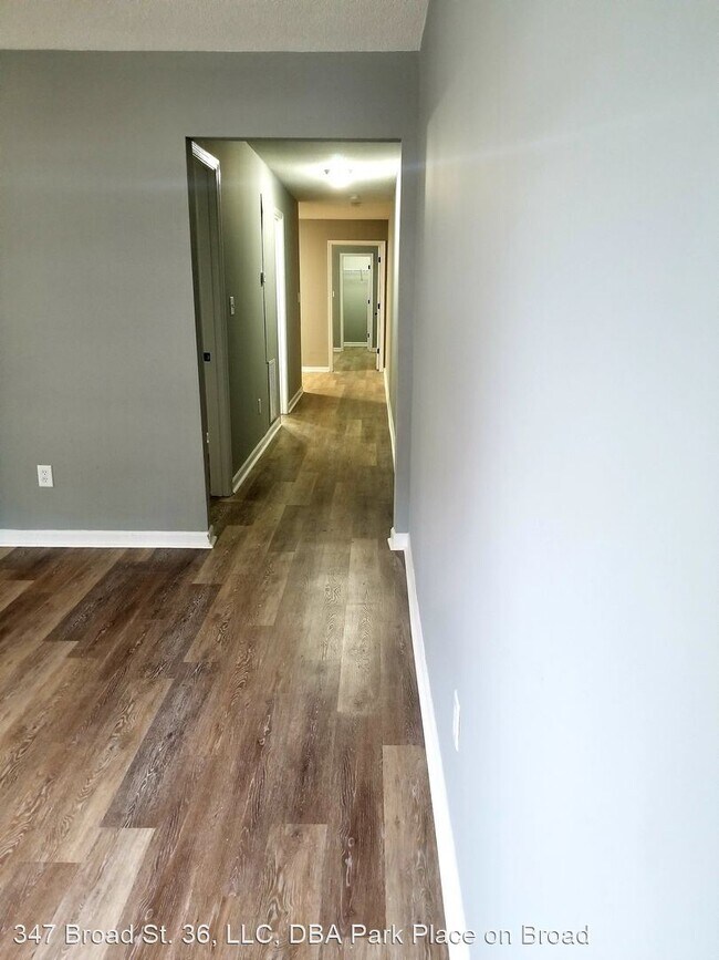 Building Photo - 347 Broad St