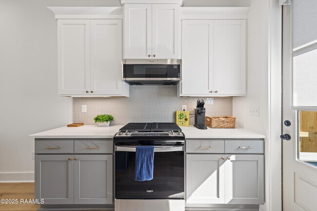 Building Photo - 204 Steiner Oaks