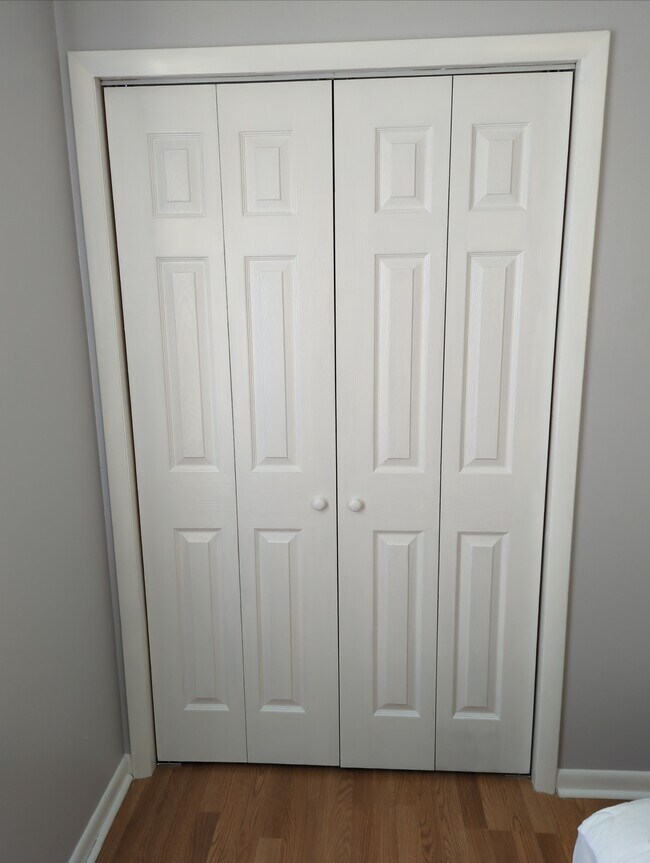 Bedroom 3 Closet Doors ( All Rooms have the same doors) - 1105 Golfview Dr