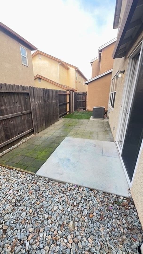 Building Photo - Shasta View Gardens Home - AVAILABLE for Move In