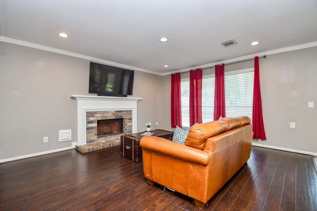 Building Photo - 7318 River Garden Dr