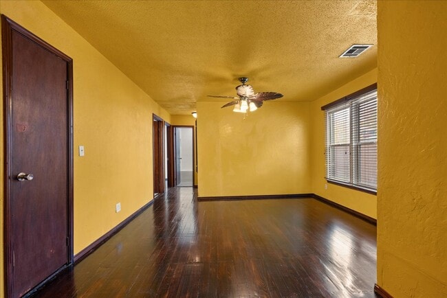 Building Photo - 19 E Wayne Ave