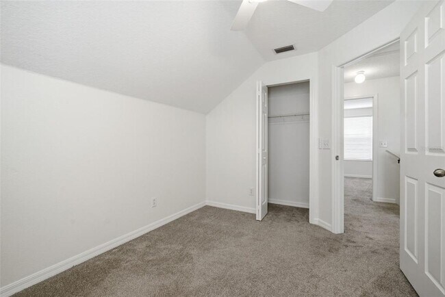 Building Photo - 10604 Lakeside Vista Dr