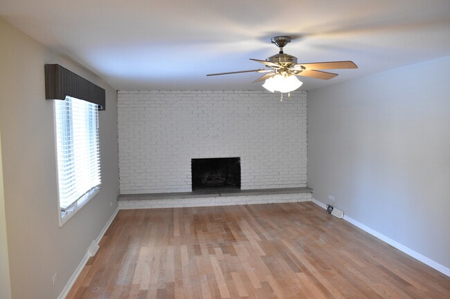 Building Photo - 528 N Locust St