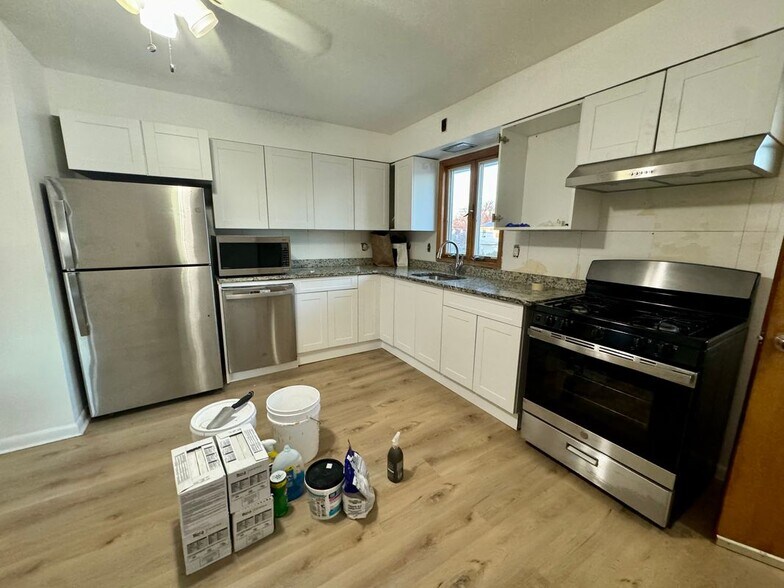 Building Photo - 331 Capitol St