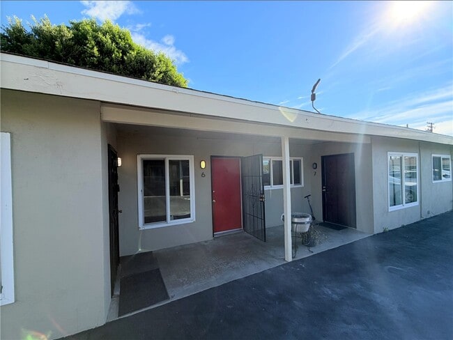 Building Photo - 936 W Foothill Blvd