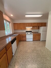 Building Photo - 2-Bedroom 1 1/2- Bathroom Apartment