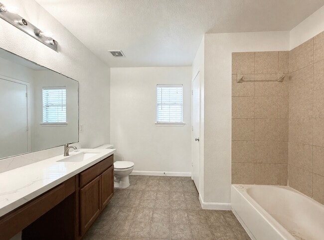 Building Photo - 910 Staffordale Manor Ln