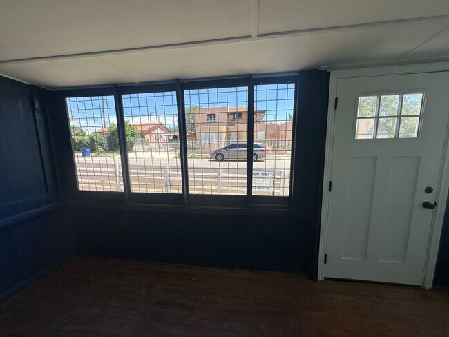 Building Photo - 3 bedroom 1 bath house