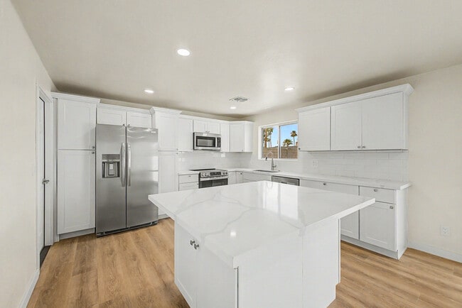 Building Photo - 3430 E Poinsettia Dr