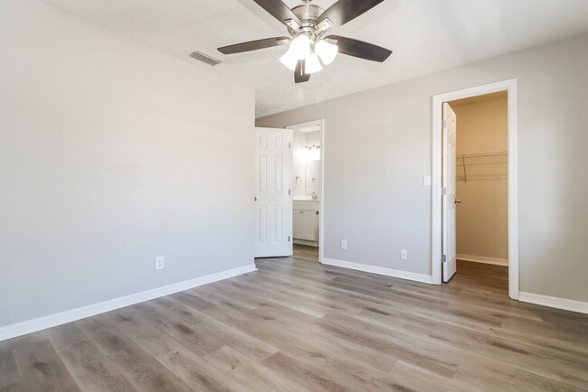 Building Photo - 7983 Shadow Run Dr