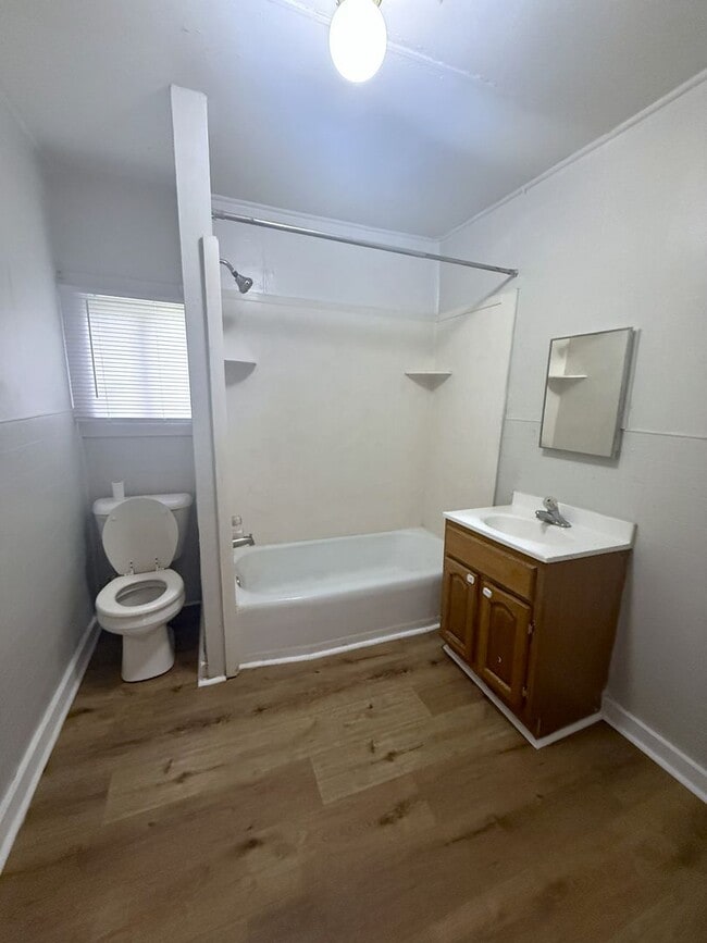 Building Photo - Cozy 2-Bed, 1-Bath Home with a large backyard!!