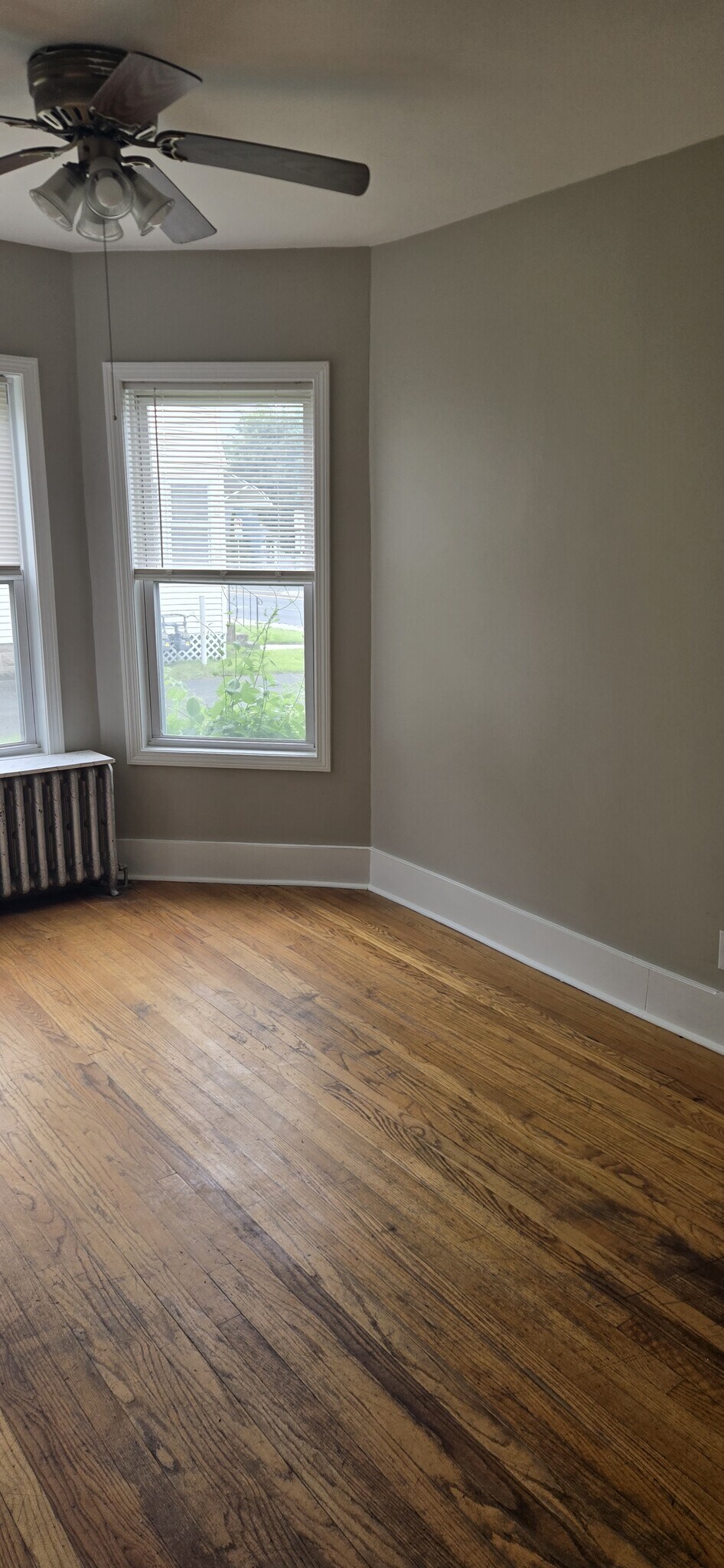 Building Photo - 117 N Elm St