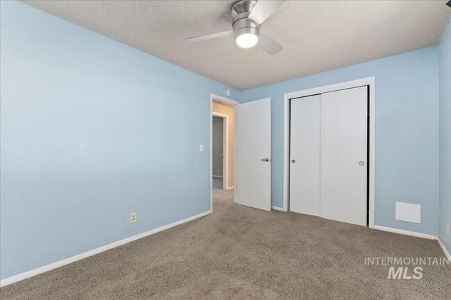 Building Photo - Updated Kuna Home with Private Backyard