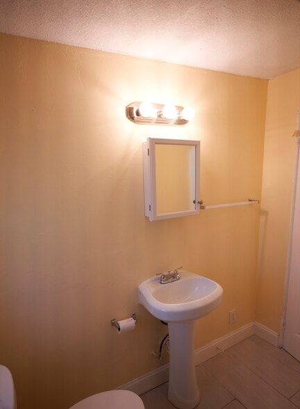 Building Photo - 1666 N Myrtle Ave