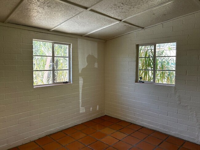 Building Photo - 2 Bedroom Single Family -Central Tucson