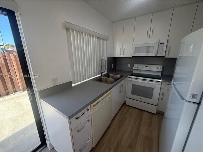 Building Photo - 6561 NW 172nd Ln