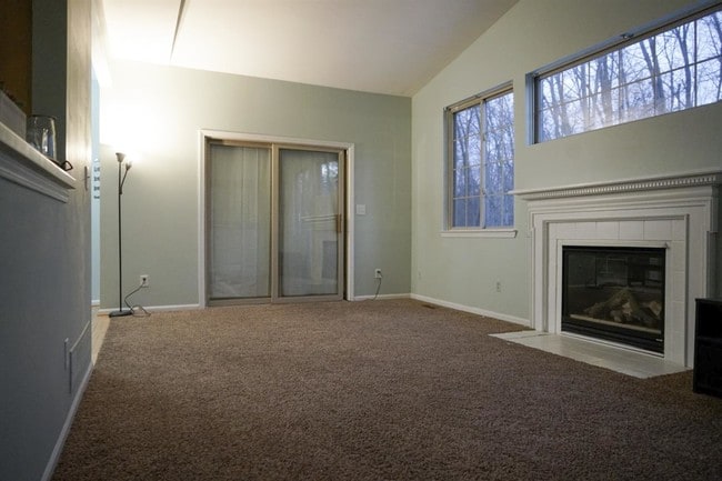 Building Photo - 5731 Villa France Ave