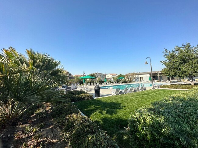 Building Photo - 3 Bedroom home for lease in Ontario