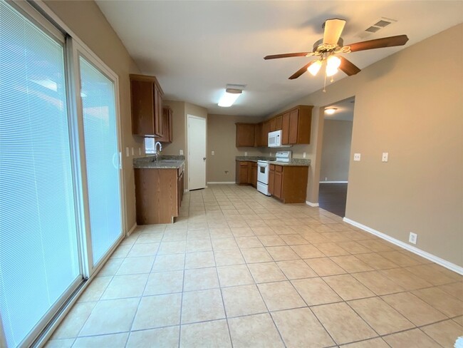 Building Photo - 1125 Greenbend Dr
