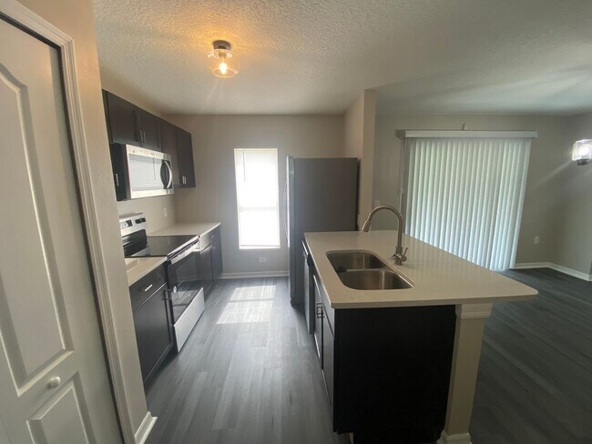 Building Photo - Welcome Home! Beautiful 3 Bedroom, 2.5 Bat...