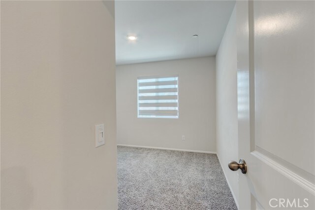Building Photo - 36469 Shine Dr