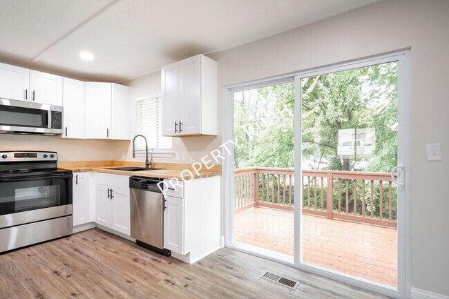 Building Photo - 7736 Holiday Hills Cir