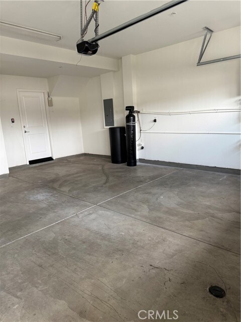 Building Photo - 717 S Azusa Ave