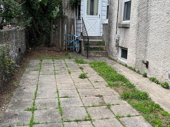 Building Photo - 3 Bed, 1 Bath