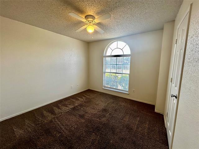 Building Photo - 909 Meadowlark Dr