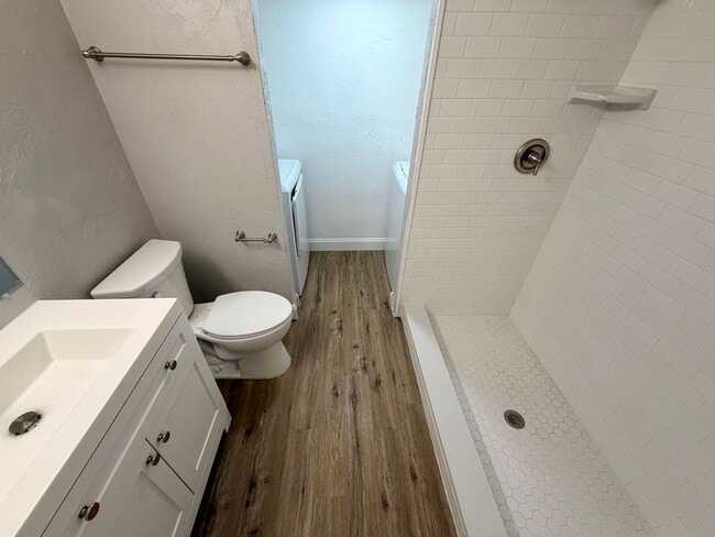 Building Photo - $1600-$2000 P.M