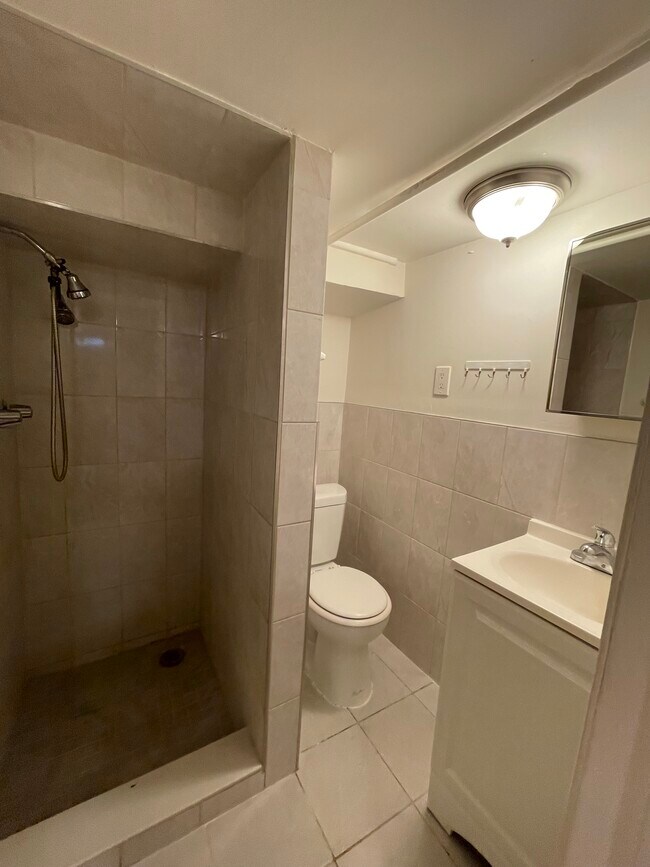 Building Photo - 765 Grove St