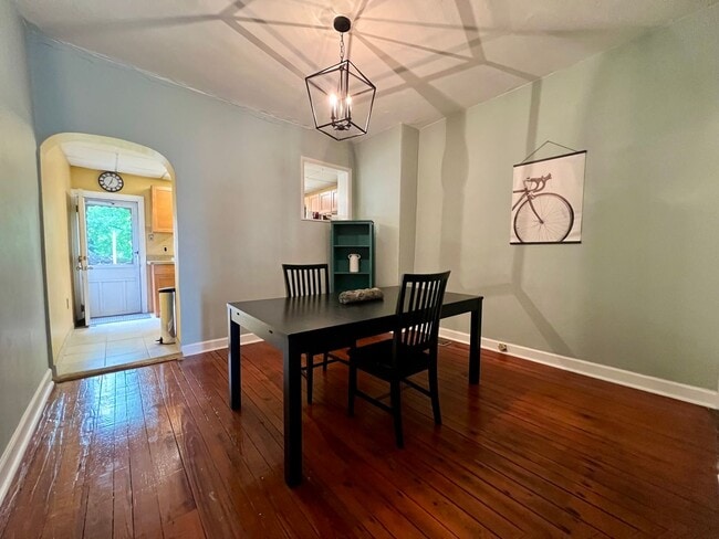 Building Photo - Stunning 2-Bedroom Townhouse in Manayunk! Available NOW!