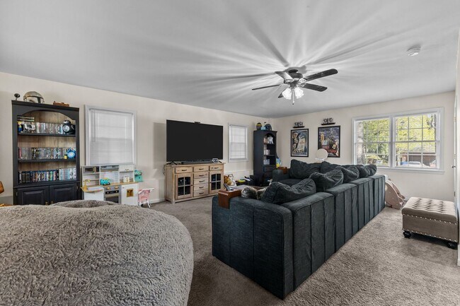 Building Photo - 2125 Forest Hills Dr