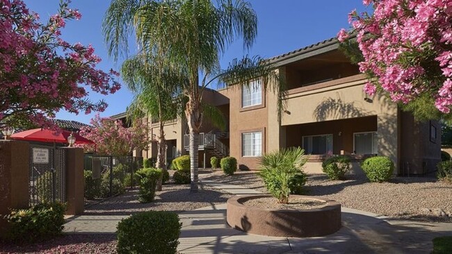 Building Photo - 7759 N Silverbell Rd