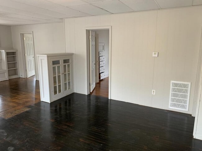Building Photo - 139 S Lowry St