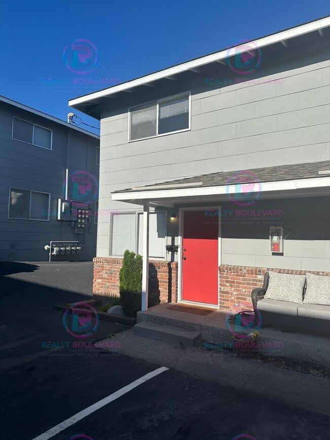 Building Photo - Delightful One-Bedroom + Office Near Idlew...