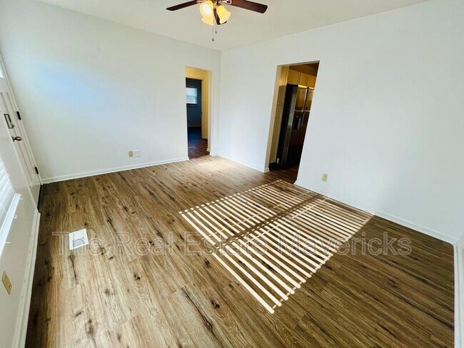 Building Photo - 533 E 52nd St