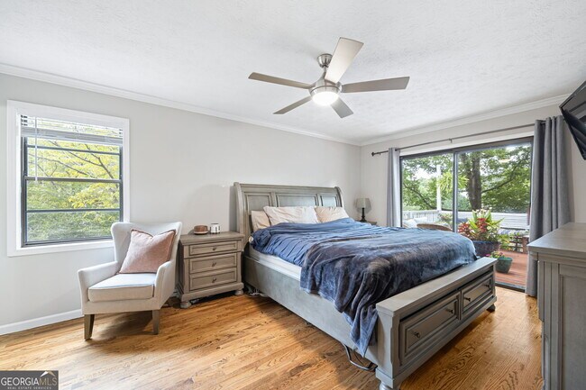 Building Photo - 2076 Lake Ridge Terrace