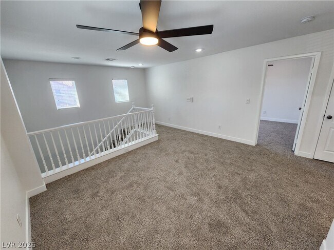 Building Photo - 138 E Cosmos Ct