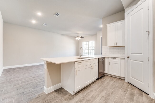 Building Photo - 6148 Blythe Dr