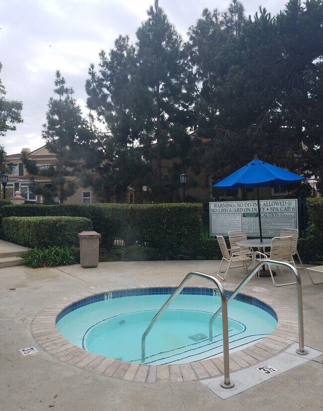 Building Photo - Bright and Airy 2-Bedroom, 2-Bathroom Condo