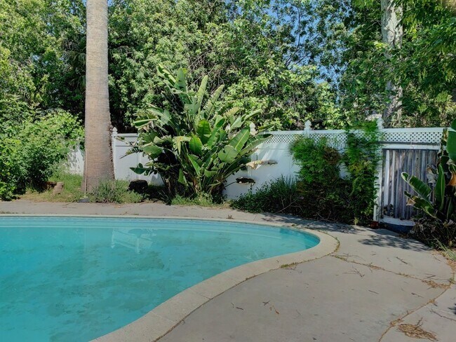 Building Photo - Charming, Remodeled 3-Bed / 3-Bath Home wi...