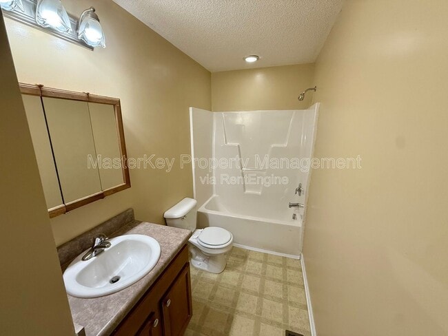 Building Photo - 204 W Barbee St