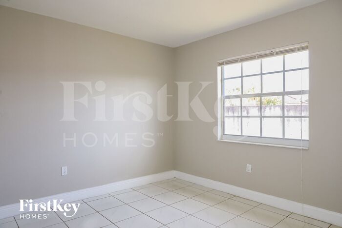 Building Photo - 5860 SW 150th Ave