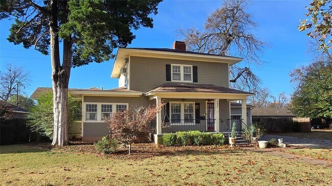 Building Photo - 609 N Ash St