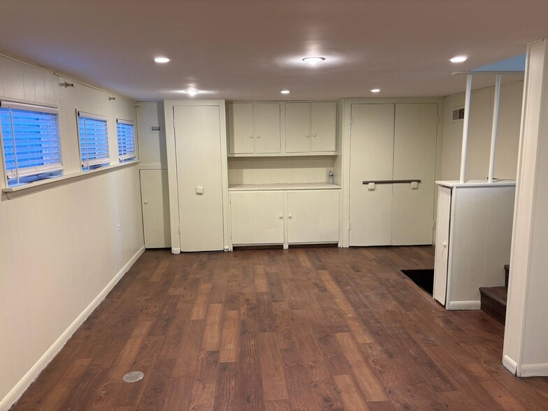 Building Photo - 6736 N Kimball Ave