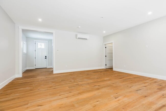 Building Photo - 539 Portsmouth Ave