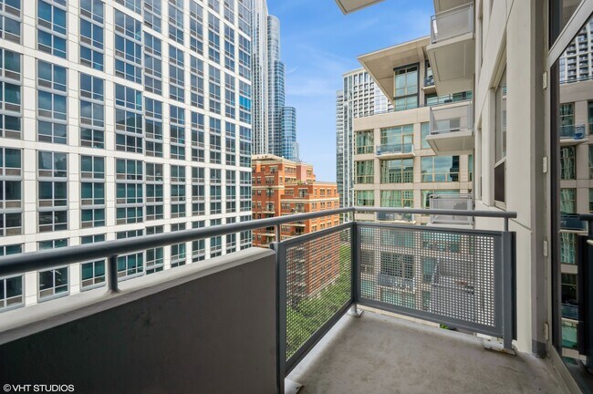 Building Photo - 1305 S Michigan Ave